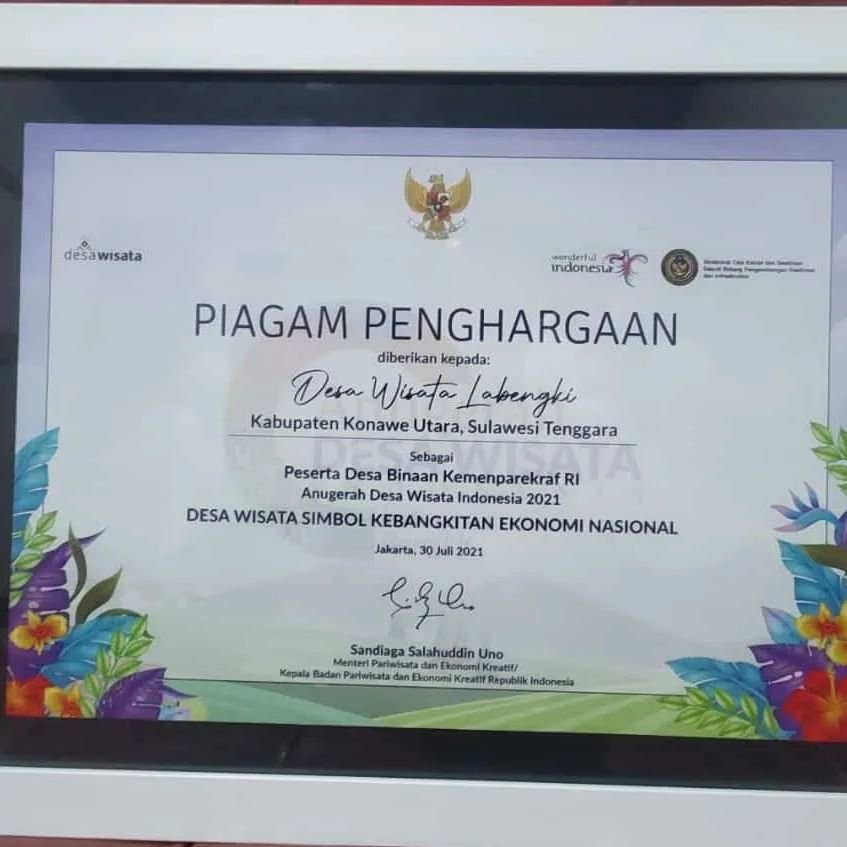 Piagam penghargaan Desa Labengki ADWI 2021.