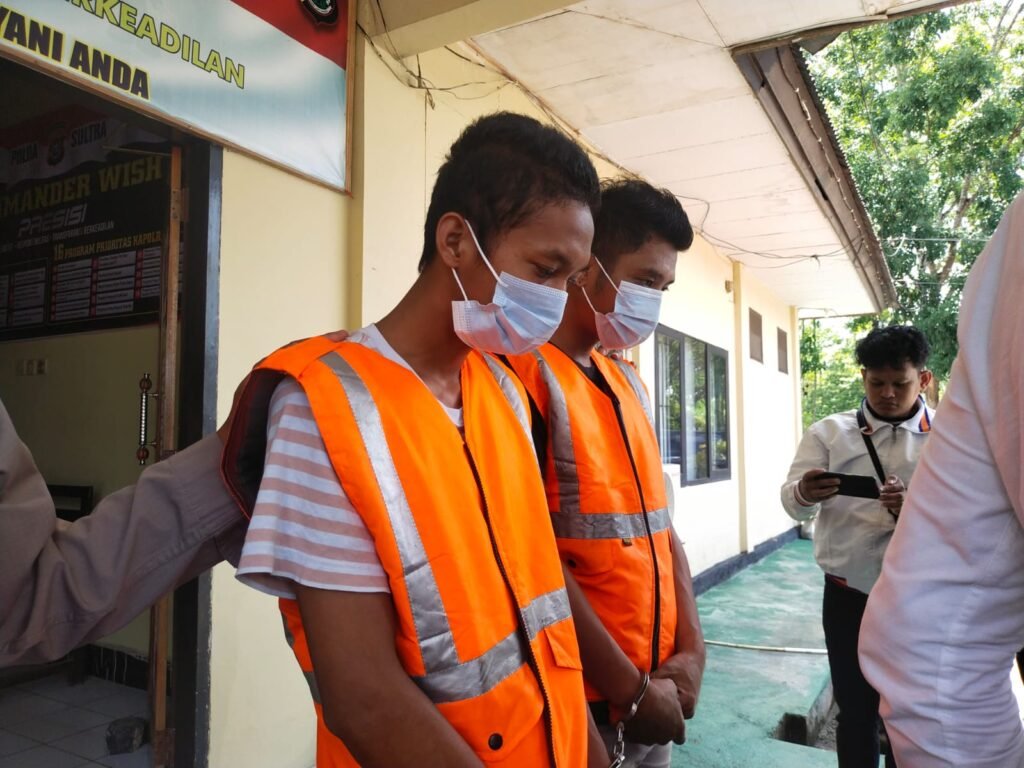 Kedua pelaku yang berhasil diringkus Polsek Baruga.