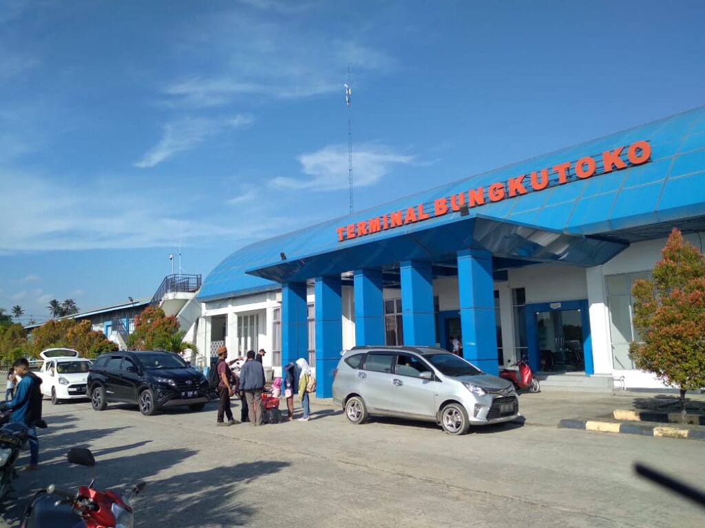 Suasana Terminal Bungkutoko, Palabuhan Bungkutoko, Kota Kendari.