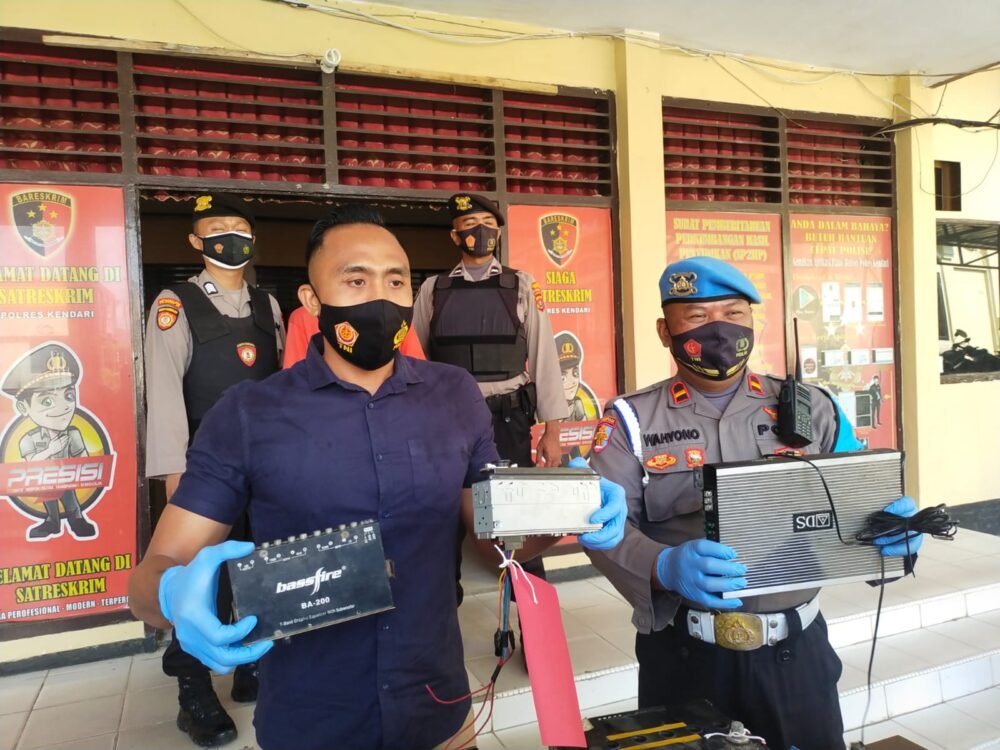 Gasak Alat Elektronik Angkot Teman, Seorang Sopir di Kendari Ditangkap Polisi Gasak Alat Elektronik Angkot Teman, Seorang Sopir di Kendari Ditangkap Polisi