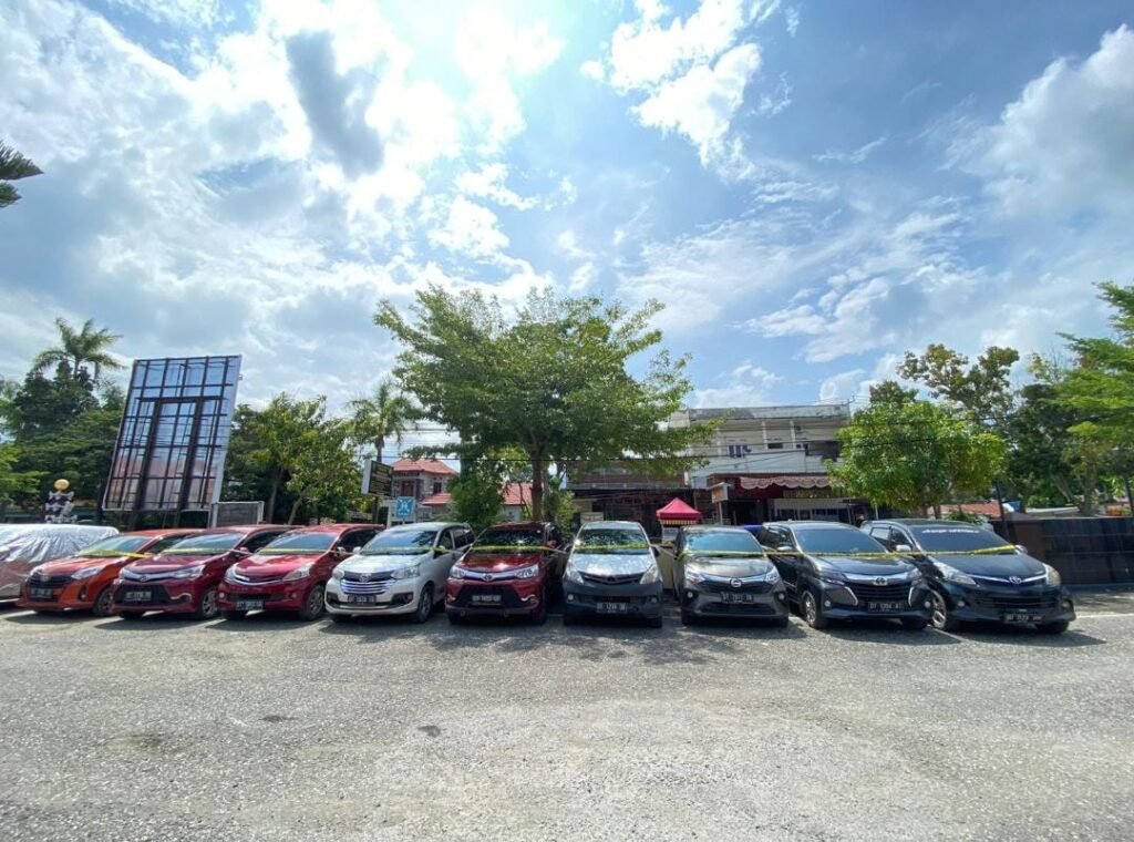 9 unit mobil milik para korban yang sempat digadai para pelaku di Kolaka.