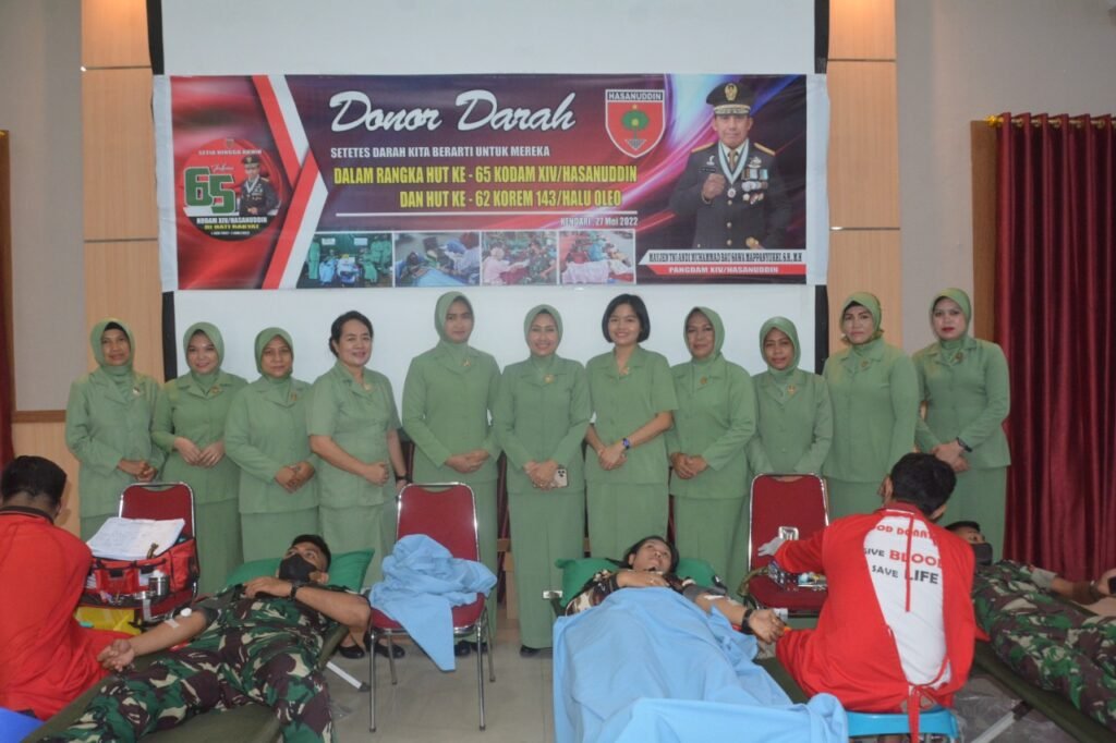 PMI Sultra melakukan kegiatan donor darah di Aula Sudirman Korem 143/HO. 
