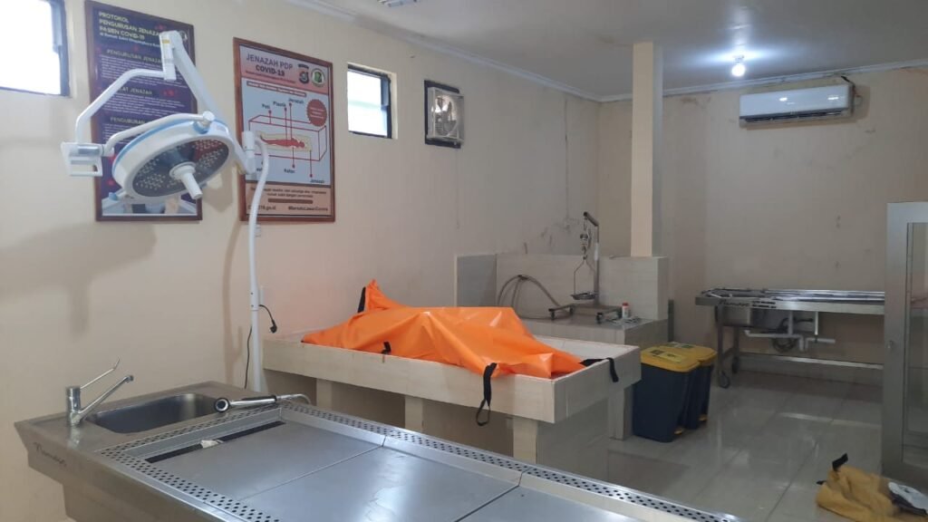 Jasad korban di Ruang Jenazah RS Bhayangkara Kendari. 
