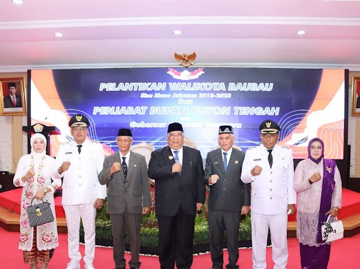 Gubernur Sulawesi Tenggara, Ali Mazi, bersama Wali Kota Baubau dan Pj. Bupati Buteng terlantik. 