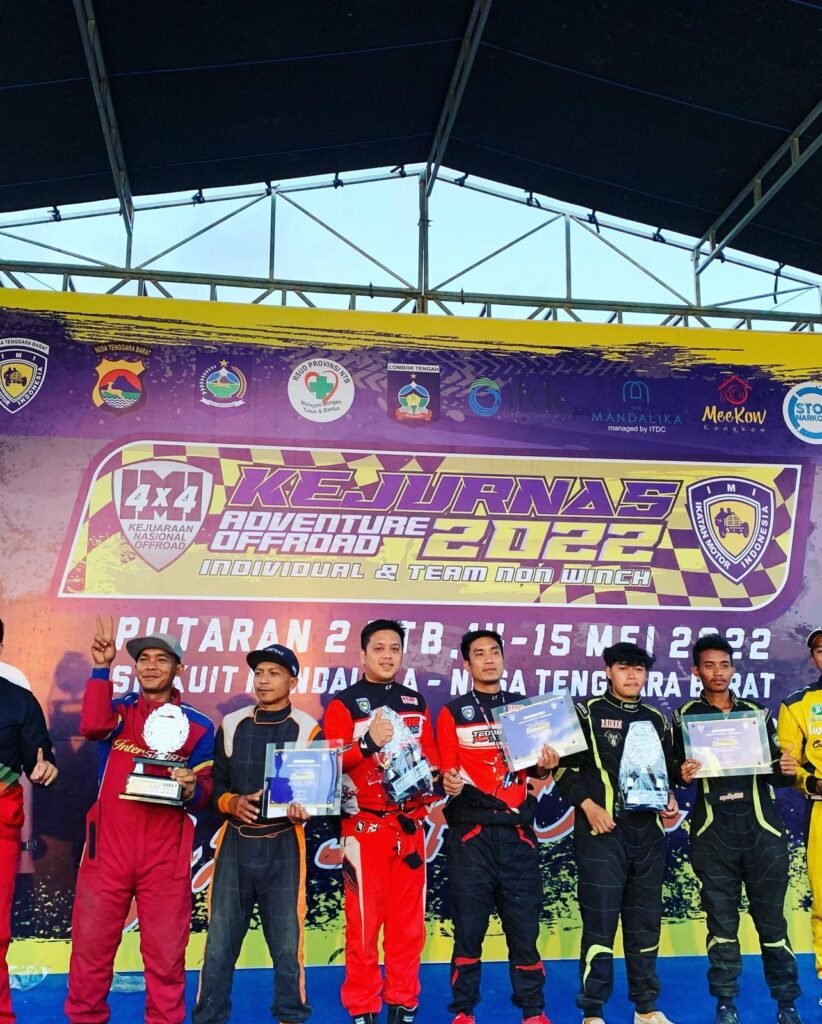 Tim Tedong Toraja raih podium ketiga pada Kejurnas Adventure Offroad Seri ke-2 di Sirkuit Mandalika, NTB.