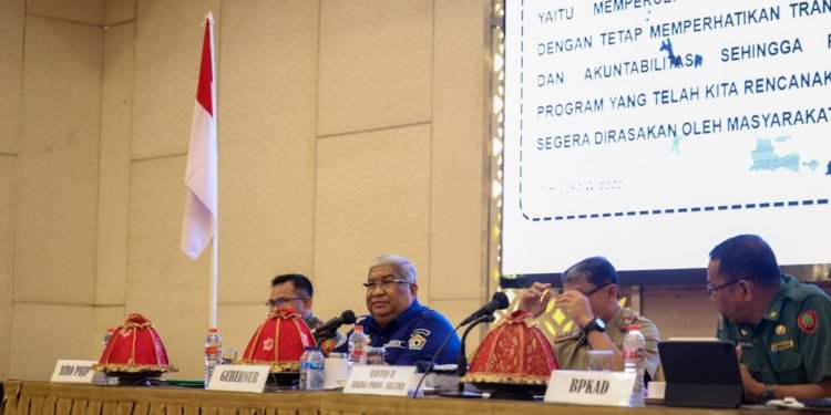 Gubernur Ali Mazi membuka Rapat Koordinasi dan Evaluasi Pengendalian Administrasi Pelaksanaan Pembangunan APBD Tahun Anggaran 2022.