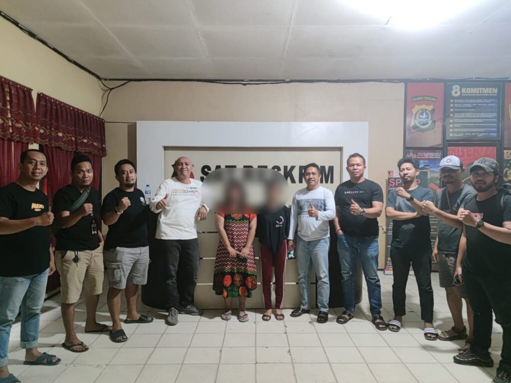Wanita inisial NA (16) dan MZ (16) yang menganiaya EP (19) secara brutal diamankan di Kantor Polresta Kendari.