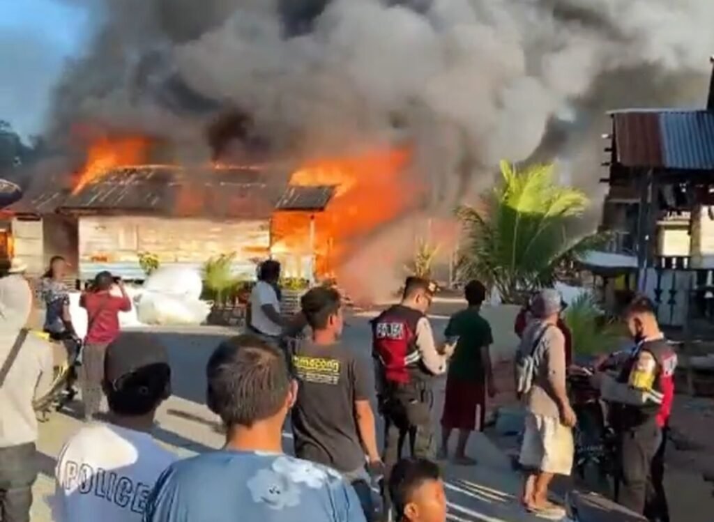 Delapan unit rumah di Kelurahan Bungkutoko, Kecamatan Abeli, Kota Kendari, Sulawesi Tenggara (Sultra) hangus terbakar.