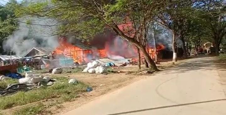 Gegara Obat Nyamuk, 26 Unit Rumah di TPA Puuwatu Ludes Terbakar Gegara Obat Nyamuk, 26 Unit Rumah di TPA Puuwatu Ludes Terbakar