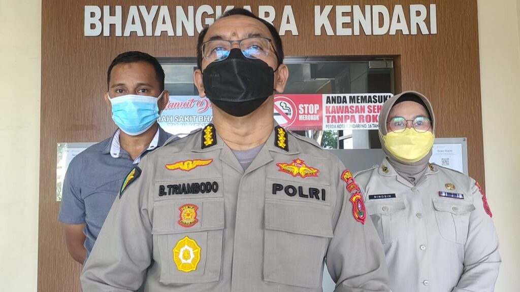 Kabiddokkes Polda Sultra, Kombes Pol dr. Bambang Triambodo.