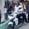 Bersama Ibu Negara, Jokowi Keliling Kampung Bajo Wakatobi dengan Motor Listrik