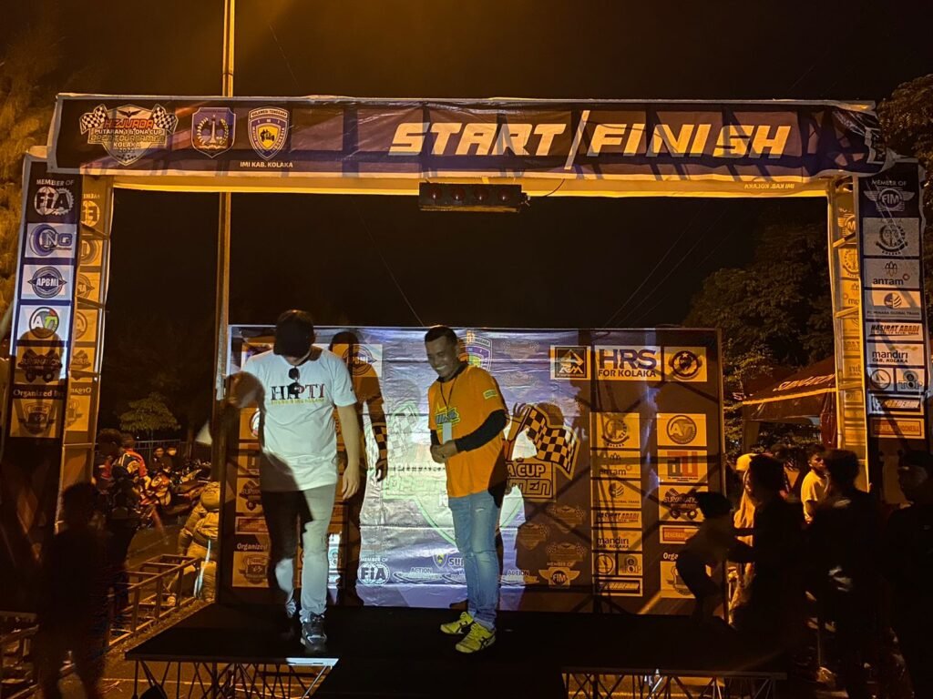 Juara Umum kategori pemula diraih oleh Arbiansyah Tombili pembalap asal Kendari.