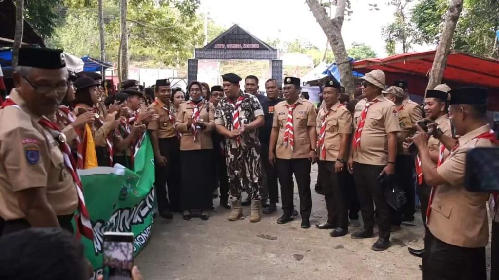 Kebersamaan Bupati Ruksamin dan peserta Jambore Daerah di Muna.