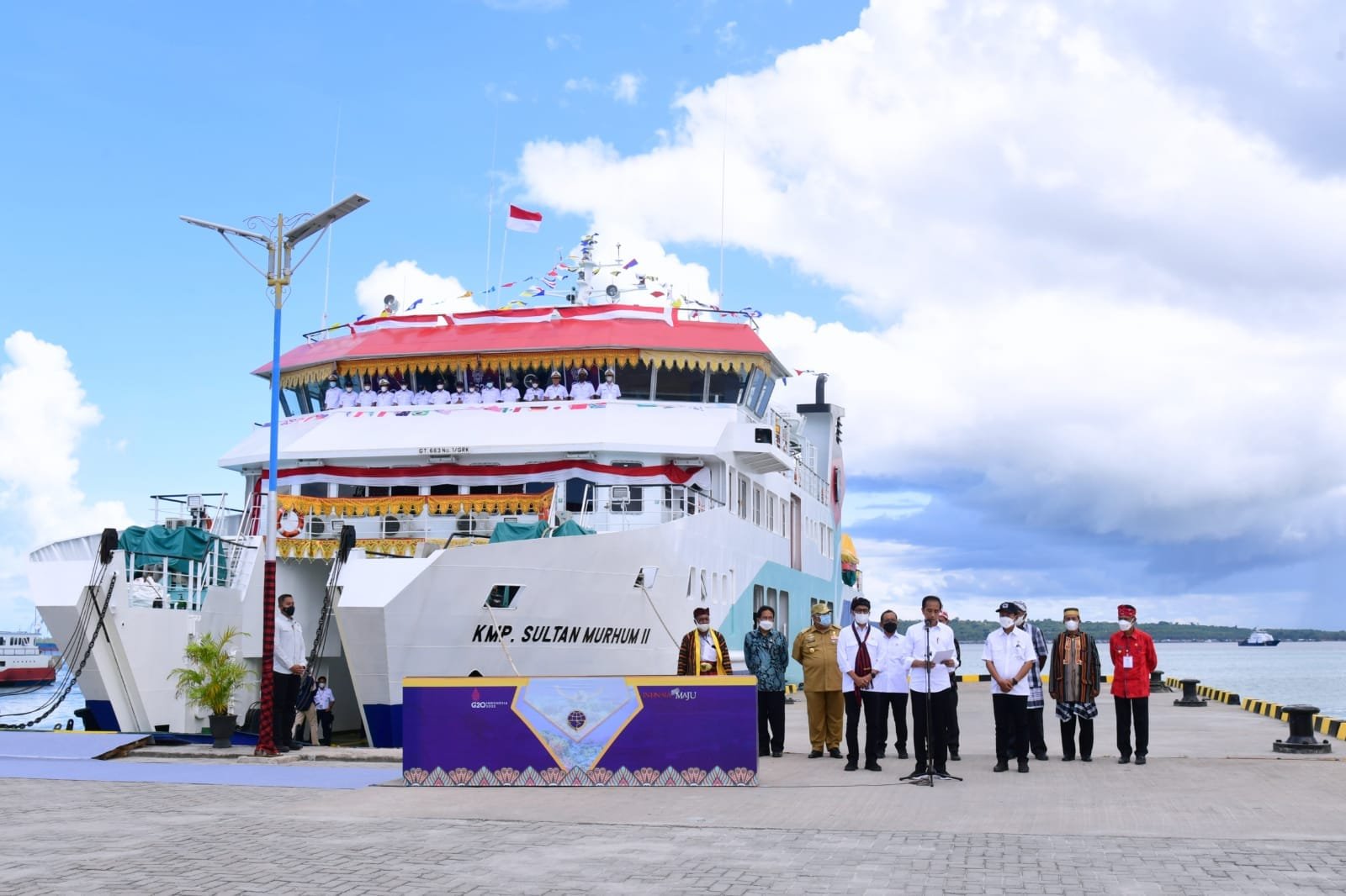 Berkunjung ke Wakatobi, Presiden Jokowi Resmikan 3 Pelabuhan dan 1 Unit Kapal