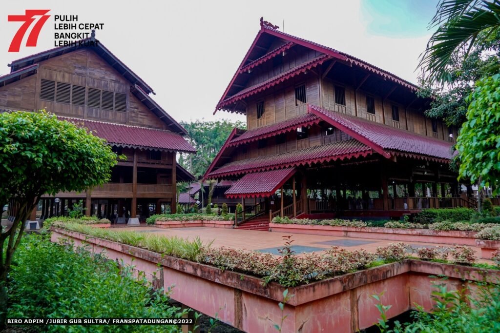 Anjungan Sultra di TMII.
