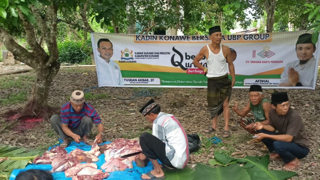Proses pemotongan hewan kurban PT UBP Group yang akan dibagikan pada empat daerah di Sultra.