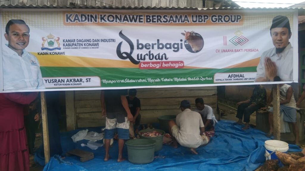 Proses pemotongan hewan kurban PT UBP Group yang akan dibagikan pada empat daerah di Sultra.