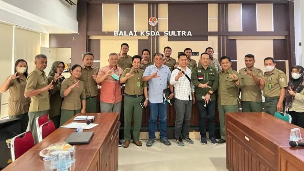 BKSDA Sultra dan pihak PT SCM usai melakukan rapat koordinasi terkait upaya penyelamatan anoa di Kecamatan Routa, Kabupaten Konawe.