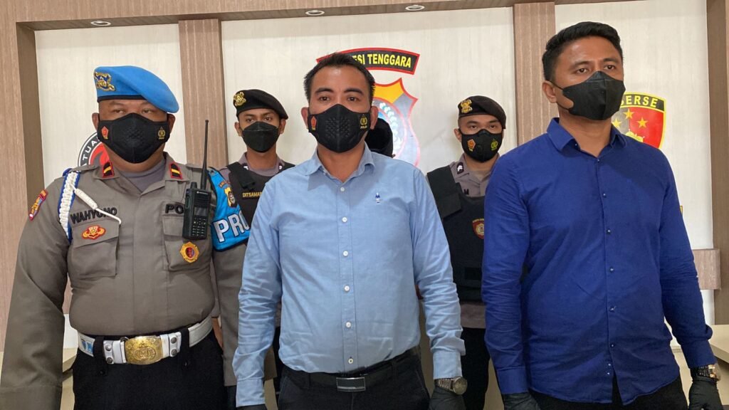 Kasat Resnarkoba Polresta Kendari, AKP Hamka dalam konferensi pers pengungkapan pelaku pengedar sabu-sabu.