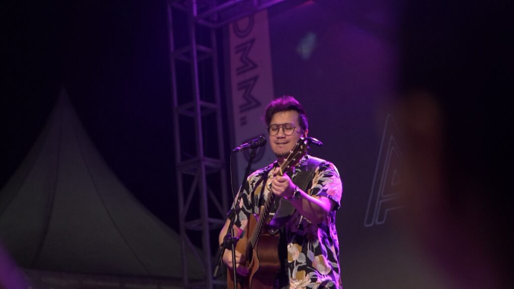 Adera saat tampil di Comm Day 2022. Foto: Kendariinfo/Wira Muhammad Rafli. (14/7/2022).