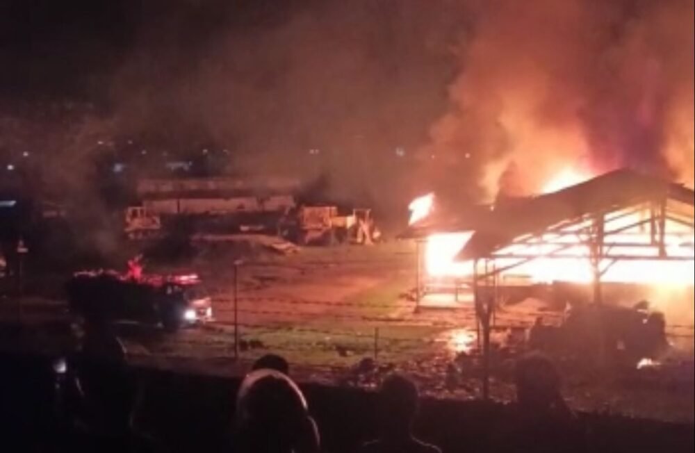 Kebakaran Gudang Kopra di Kendari Tak Ada Korban Jiwa tapi Kerugian Ditaksir Capai Rp2,5 Miliar Kebakaran Gudang Kopra di Kendari Tak Ada Korban Jiwa tapi Kerugian Ditaksir Capai Rp2,5 Miliar