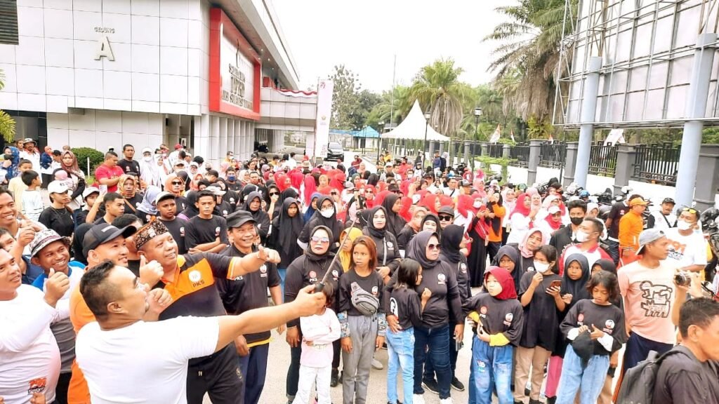 Ribuan warga Kota Kendari mengikuti jalan sehat yang diselenggarakan oleh DPW PKS Sultra.