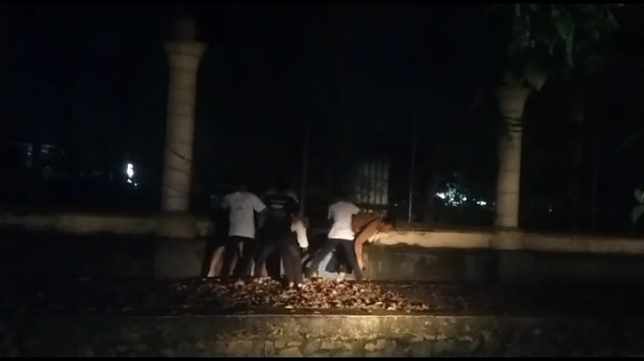 Penjual Keliling di MTQ Kendari Dikeroyok karena Diduga Curi Handphone Penjual Keliling di MTQ Kendari Dikeroyok karena Diduga Curi Handphone