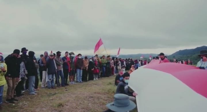 Di Bukit Langira Busel, Bendera Merah Putih Sepanjang 77 Meter Akan Dibentang saat HUT RI Di Bukit Langira Busel, Bendera Merah Putih Sepanjang 77 Meter Akan Dibentang saat HUT RI