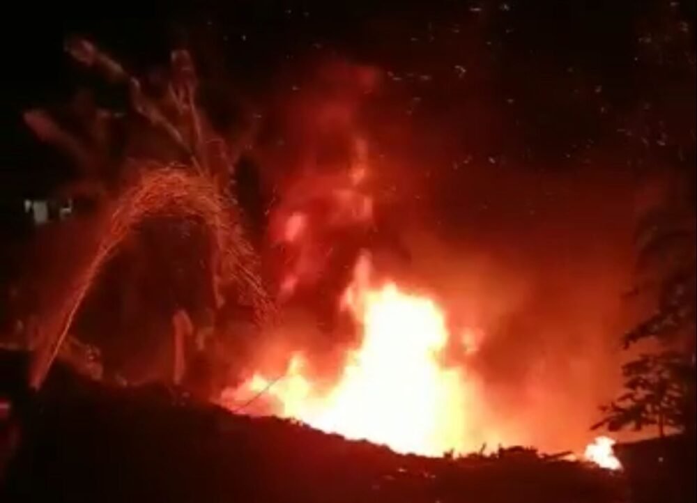 TPS di Poasia Terbakar, 1 Orang Alami Luka Bakar saat Berupaya Padamkan Api TPS di Poasia Terbakar, 1 Orang Alami Luka Bakar saat Berupaya Padamkan Api