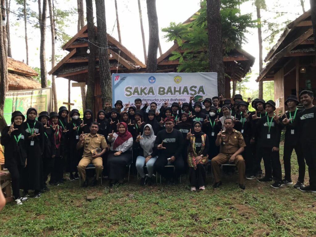 Pemkot Baubau, Staf KBST, dan Peserta Saka Bahasa.