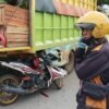 Bawa Motor Sambil Main HP, Pria di Kolaka Tabrak Truk Parkir Lalu Meninggal
