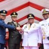 3 Prajurit TNI di Sultra Terima Penghargaan Kesetiaan dari Ali Mazi