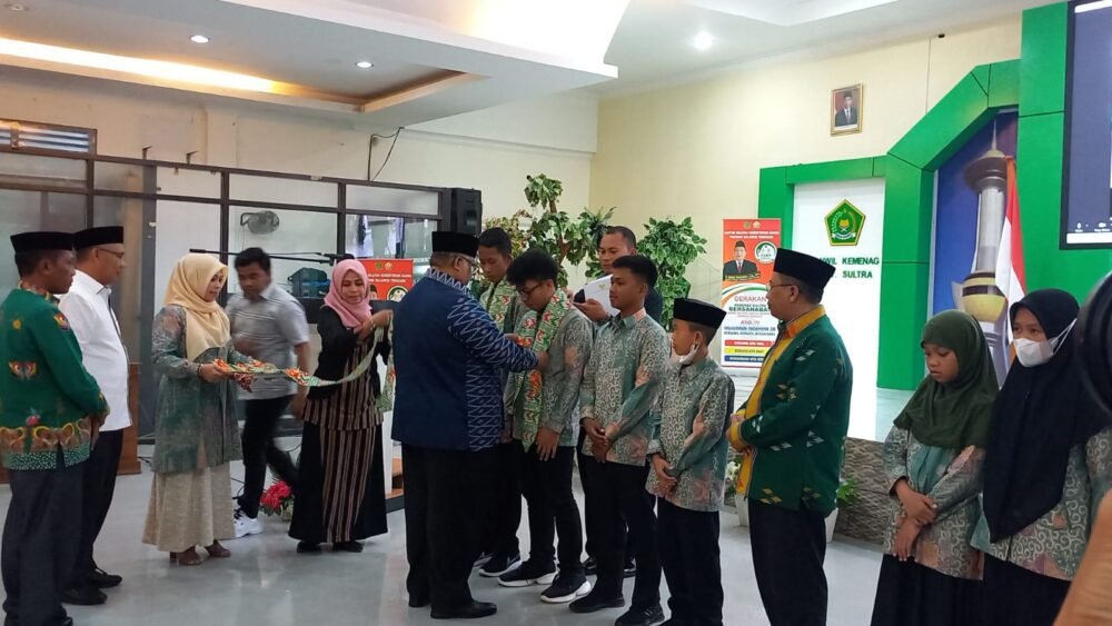 Gubernur Sultra Lepas 11 Peserta Kompetisi Sains Madrasah Tingkat Nasional Gubernur Sultra Lepas 11 Peserta Kompetisi Sains Madrasah Tingkat Nasional