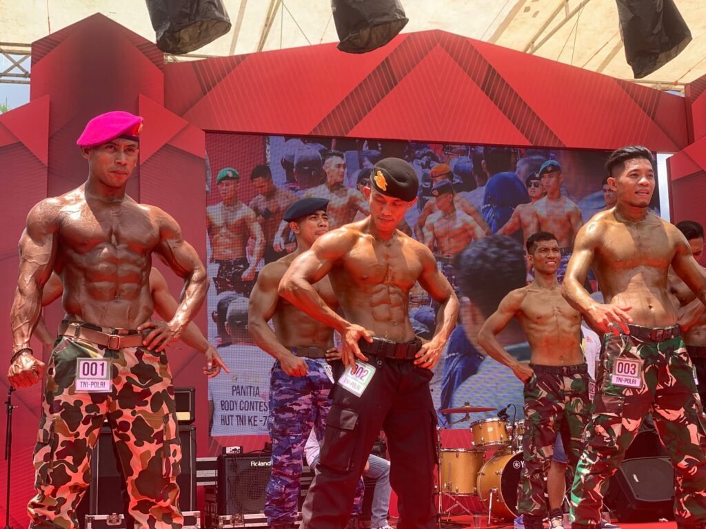 Body Contest Kelas TNI/Polri di Markas Korem 143 Halu Oleo.