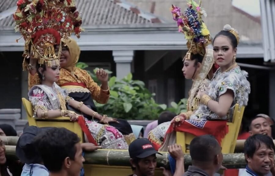 Melihat Tradisi Karia’a di Wakatobi, Mengarak Remaja Keliling Kampung