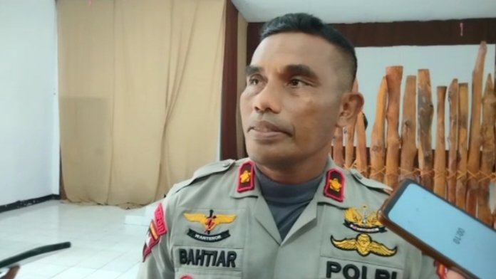 Wakil Kepala Kepolisian (Wakapolres) Baubau, Kompol Bahtiar. 