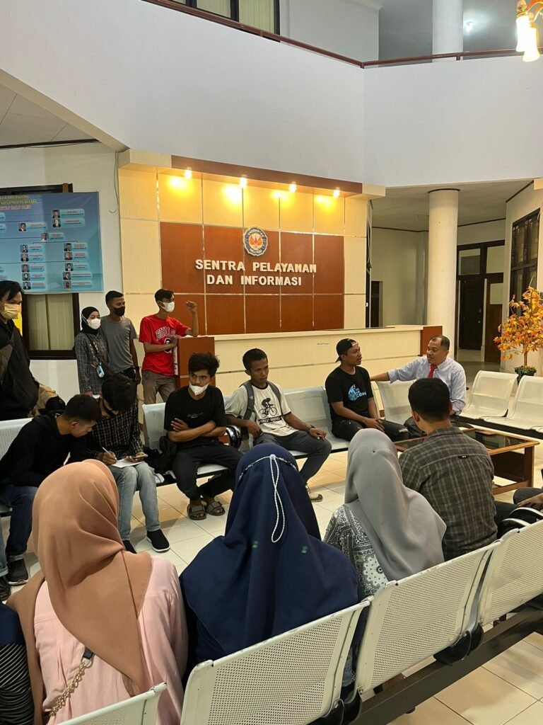 Mahasiswa menggeruduk Jurusan Akuntansi, Fakultas Ekonomi dan Bisnis (FEB), Universitas Halu Oleo (UHO), Kota Kendari, Sulawesi Tenggara (Sultra).