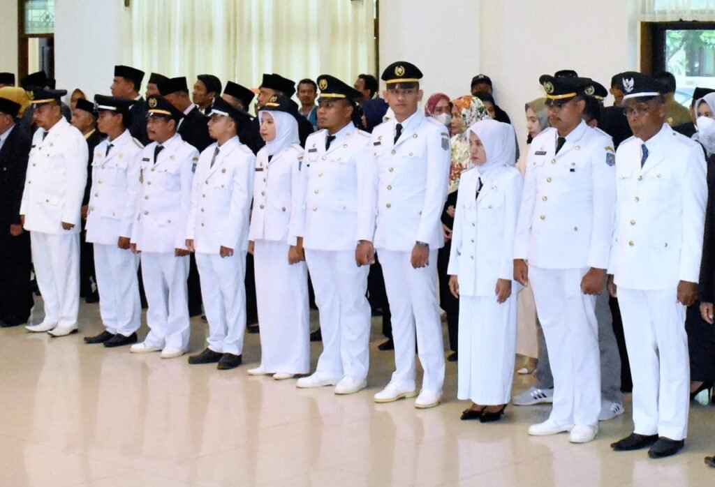 91 pejabat eselon III dan IV lingkup Pemerintah Kota Baubau saat dilantik.