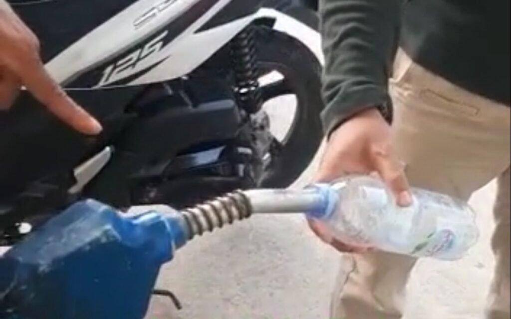 Video viral yang diduga menjual Pertalite berkedok Pertamax di Buton Utara.