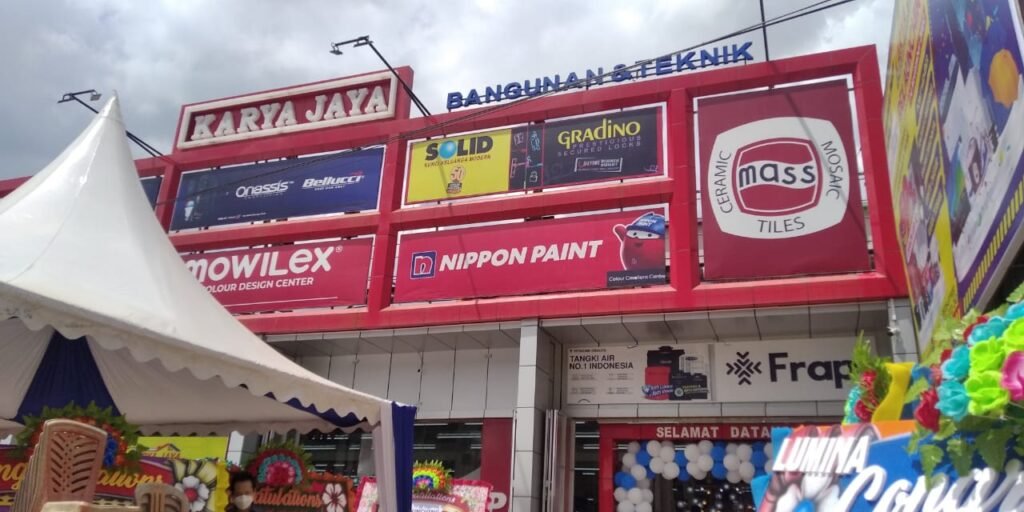 Karya Jaya Supermarket Bahan Bangunan melakukan re-launching di Jalan Piere Tendean, Kelurahan Watubangga, Kecamatan Baruga, Kota Kendari, Sulawesi Tenggara (Sultra).