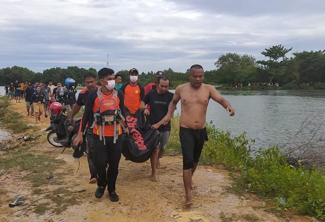Gunakan Drone, Jasad Pelajar SD yang Tenggelam di Tambak Kendari Berhasil Ditemukan Gunakan Drone, Jasad Pelajar SD yang Tenggelam di Tambak Kendari Berhasil Ditemukan