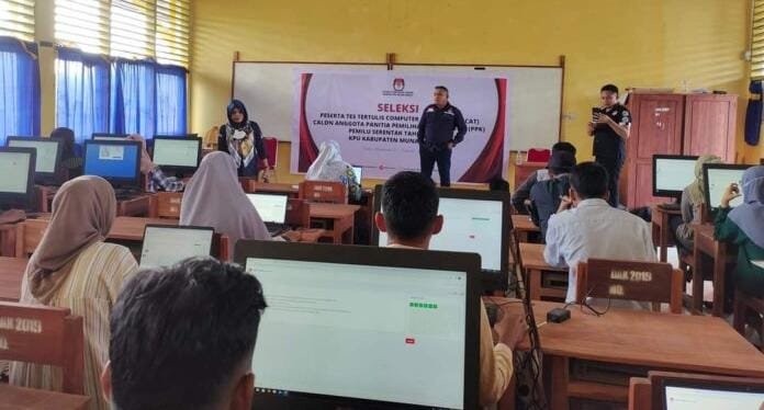 Dugaan Kecurangan Rekrutmen PPK, KPU Muna Barat Bakal Dilaporkan ke Bawaslu Sultra Dugaan Kecurangan Rekrutmen PPK, KPU Muna Barat Bakal Dilaporkan ke Bawaslu Sultra