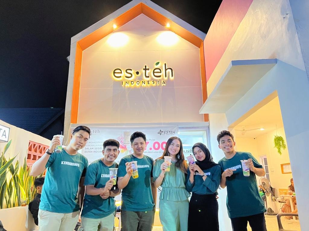 Es Teh Indonesia Soft Opening di Kendari dengan Nuansa Tempat Nongkrong Estetik