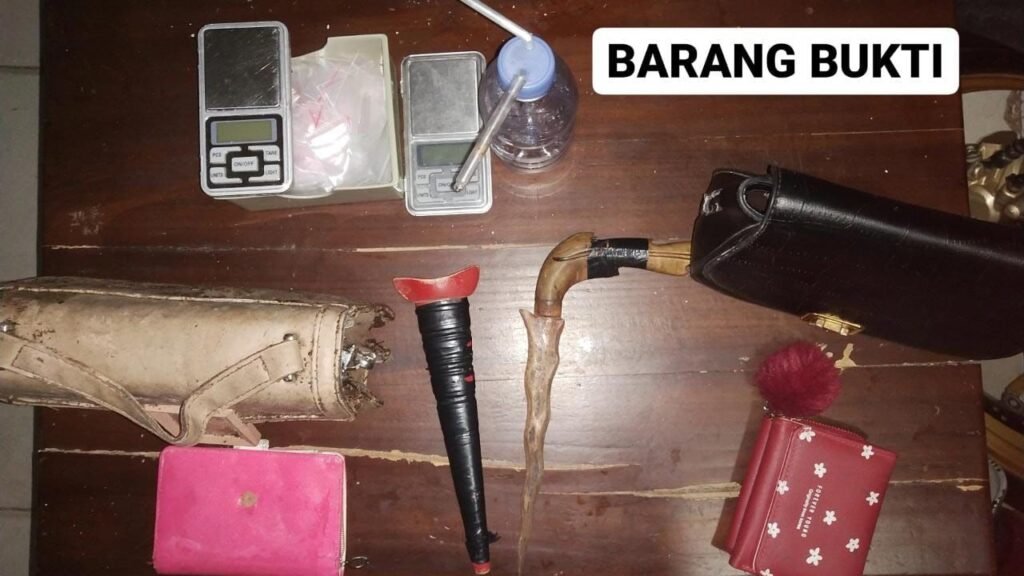 Barang bukti yang disita dari pelaku bernama Rey.