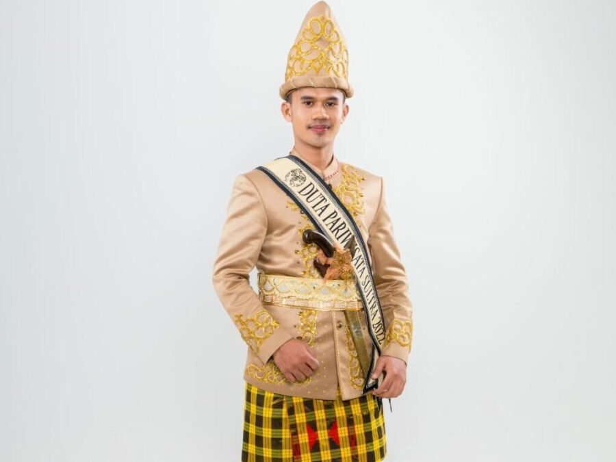 Noer Khalik Silondae, siswa SMAN 1 Tikep berhasil menjadi Duta Pariwisata Indonesia Sultra 2022.