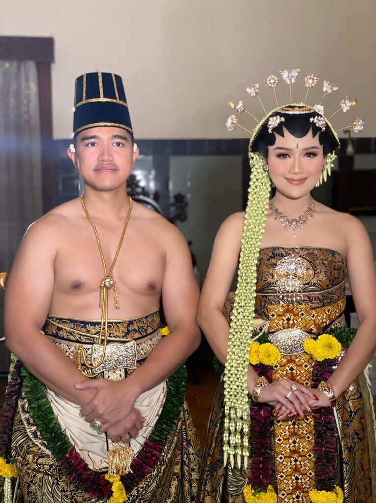 Kaesang Pangarep dan Erina Gudono setelah dirias saat momen pernikahannya.