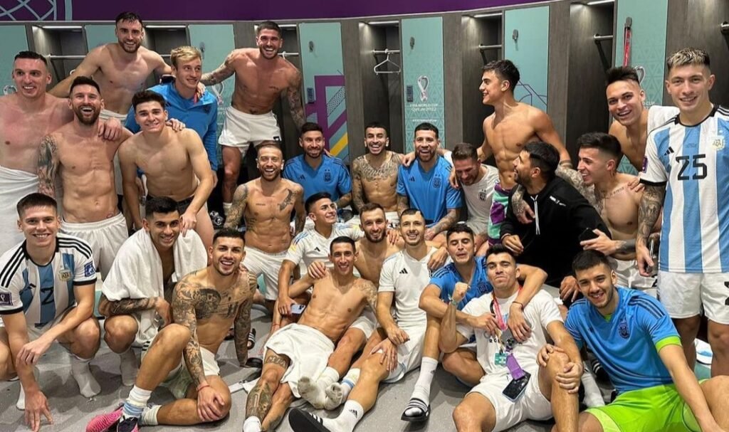 Pasukan Argentina saat selebrasi kemenangan atas Kroasia.