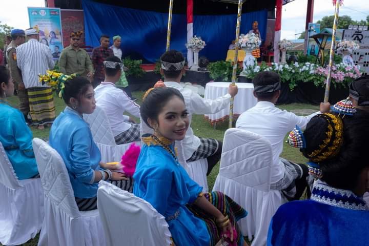 Para pemuda Kahedupa yang terpilih melaksanakan pesta budaya tengah bersiap menjalankan tradisi Hepontuda'a.