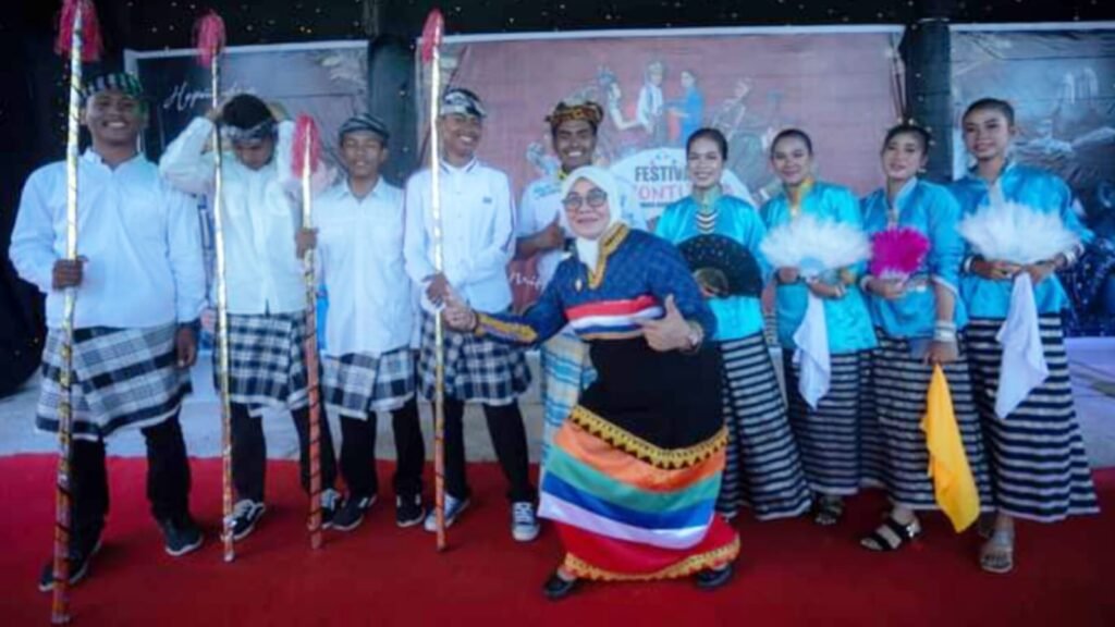 Para pemuda Kahedupa yang terpilih melaksanakan pesta budaya tengah bersiap menjalankan tradisi Hepontuda'a.