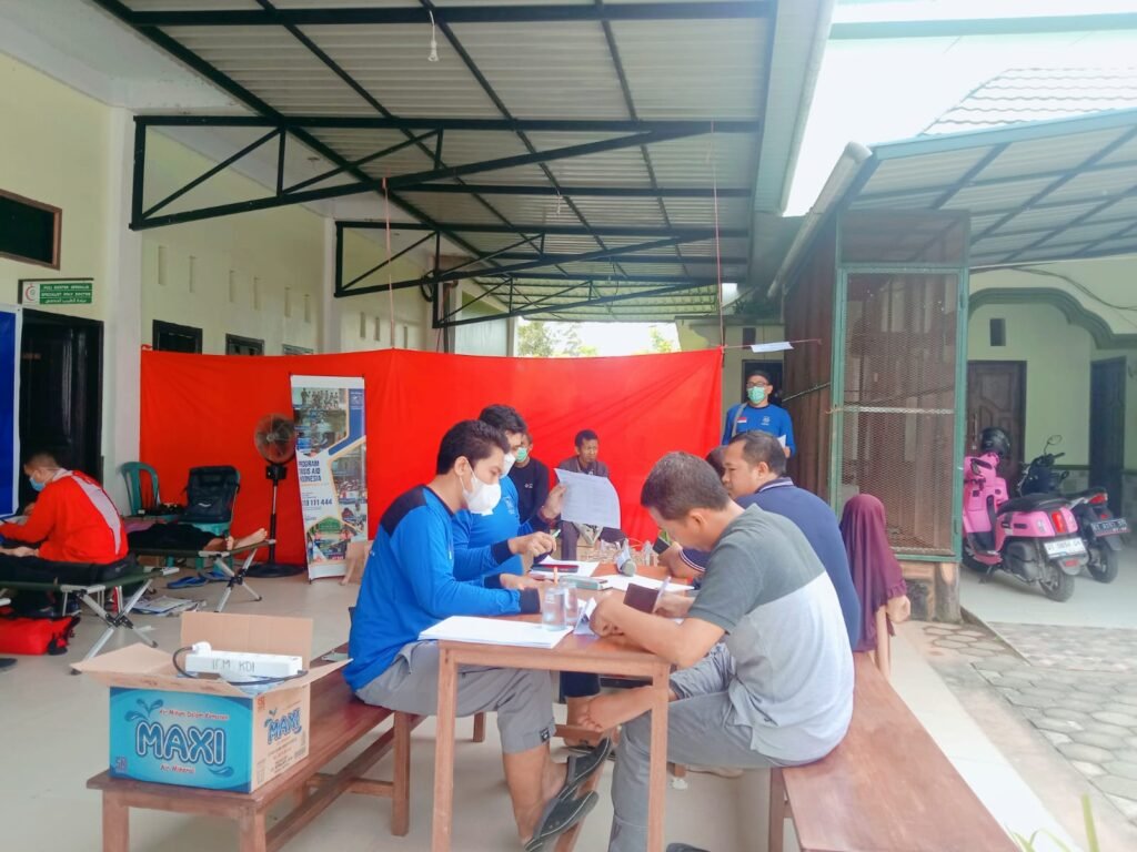 Proses berlangsungnya donor darah di Islamic Center Mu'adz bin Jabal Kota Kendari.